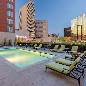 King Size In Heart Of Downtown Apartment