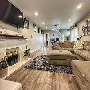 Modern Luxe 3br 1ba With Bar 7 Holiday home