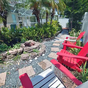 https://cozy-and-conveniently-located-pool-home-with-free-wifi.hotelstampa.org